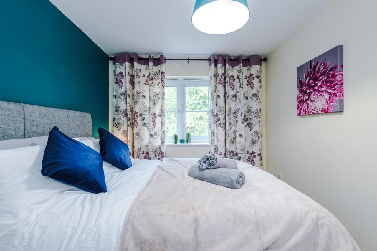 Manchester Comfortable 3 Bedroom House, Free Parking, Wifi & Disneyplus Worsley Exterior foto