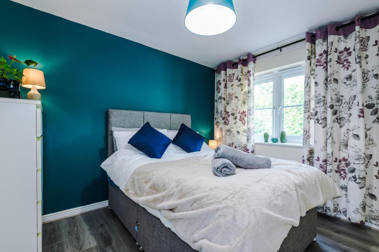 Manchester Comfortable 3 Bedroom House, Free Parking, Wifi & Disneyplus Worsley Exterior foto