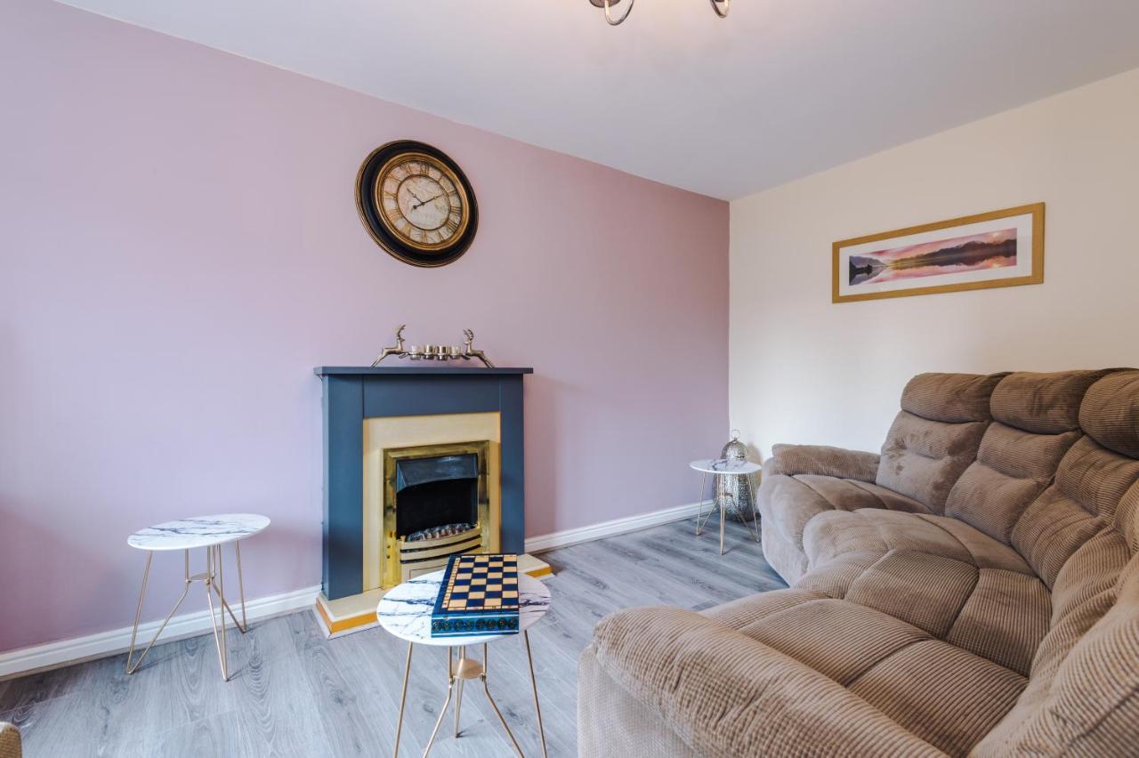 Manchester Comfortable 3 Bedroom House, Free Parking, Wifi & Disneyplus Worsley Exterior foto
